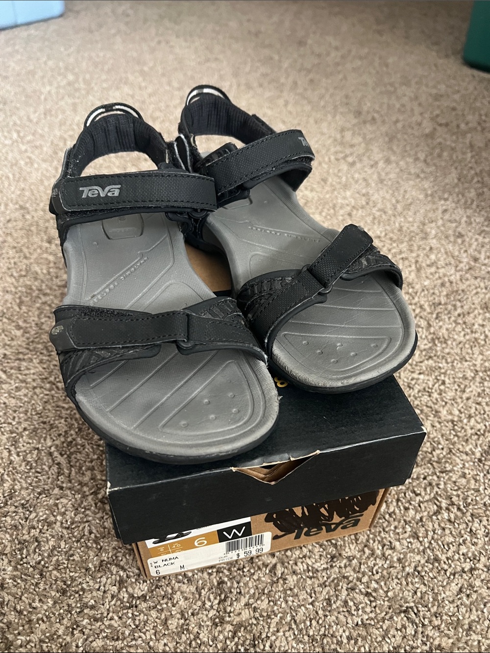 Teva Women’s black Numa sandals with box